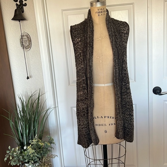Maurices brown sweater vest. Size M - Picture 2 of 9